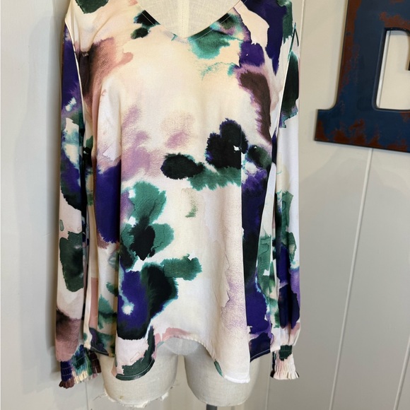 CAbi Mystic Watercolor V-Neck Blouse in Purple, Teal & Pink Sz M - Picture 2 of 5